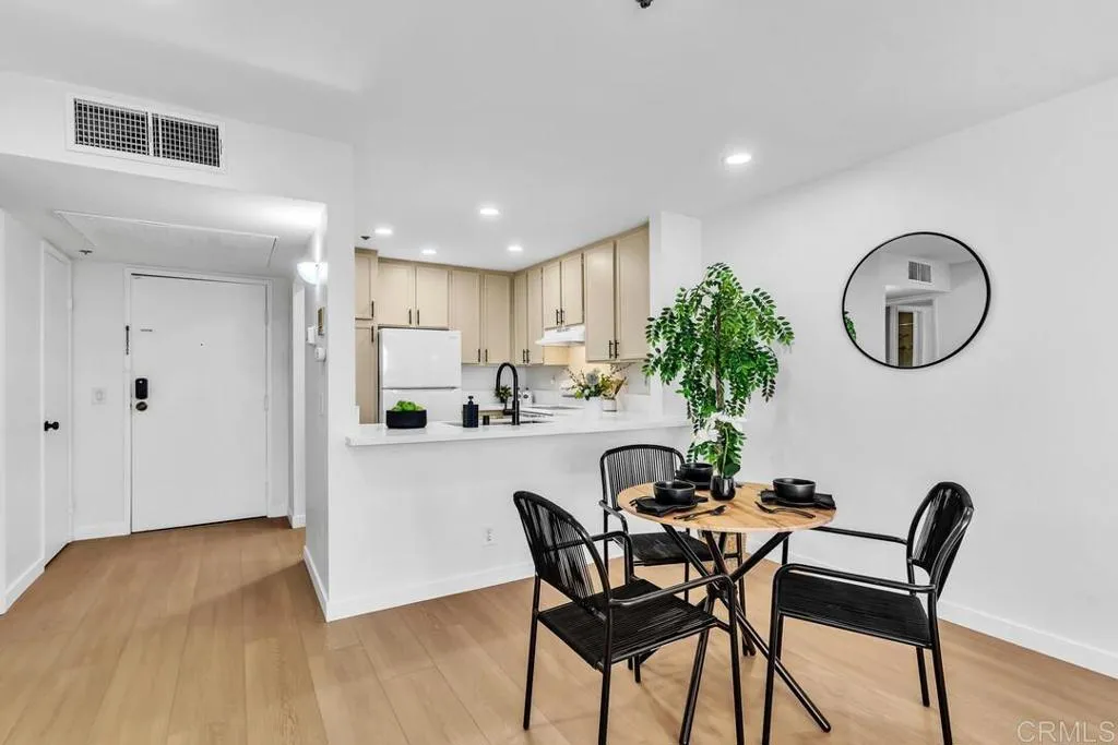 https://cdn.realtyfeed.com/cdn/127/307068012/4cbdde89b4020f83cdc29b78fd4b19b6.webp