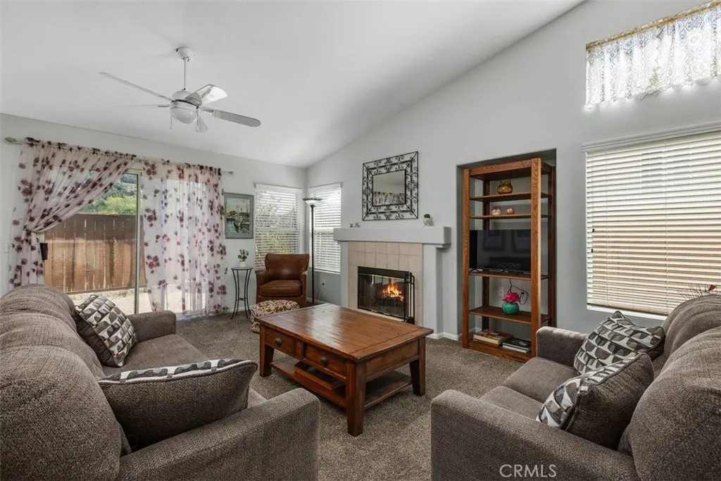 https://cdn.realtyfeed.com/cdn/127/307068040/24612755be3098fdeec7b86f1cd999b1.webp