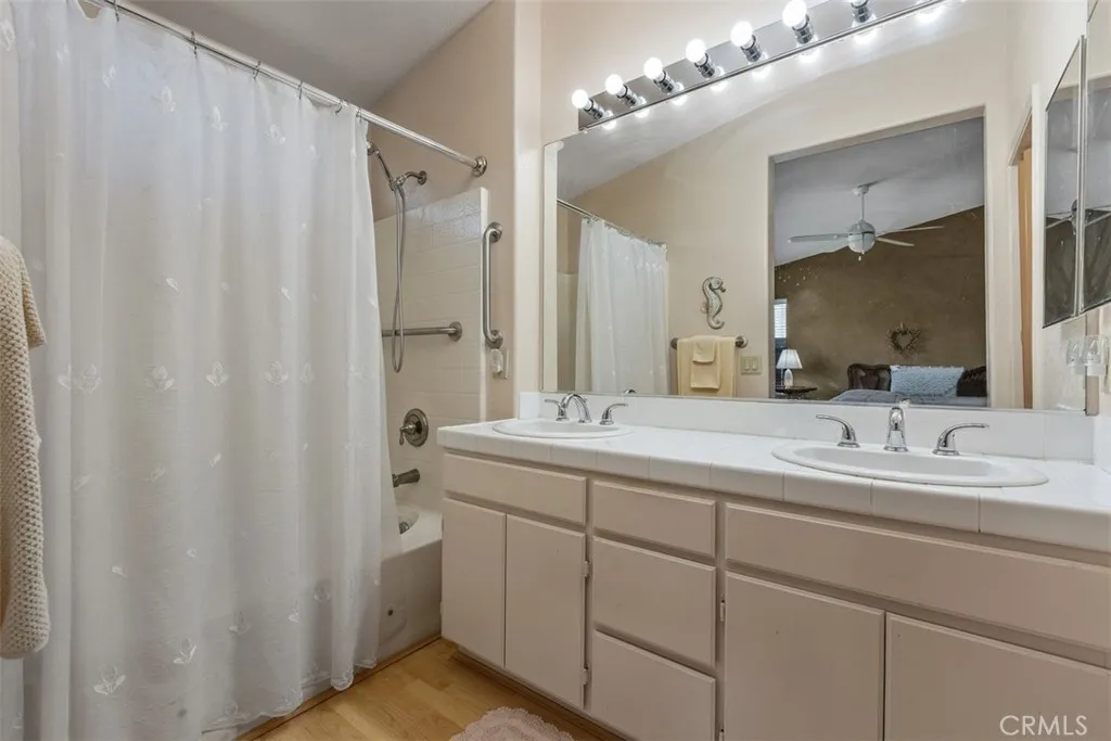 https://cdn.realtyfeed.com/cdn/127/307068040/264a3a6de64b20b18b5b6d4254ca9c4c.webp