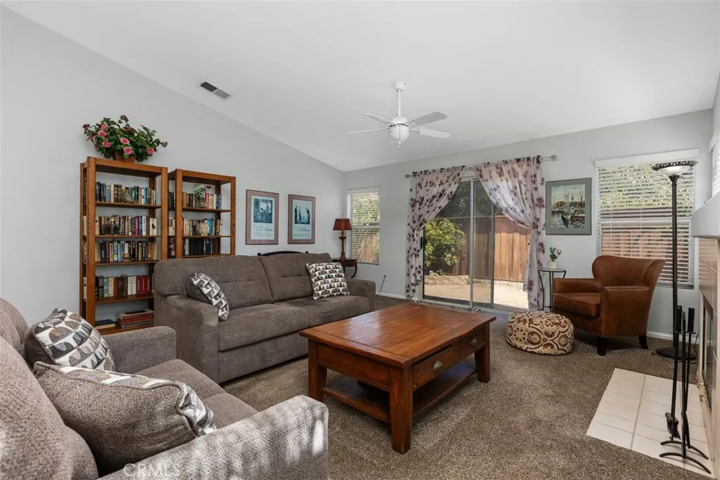 https://cdn.realtyfeed.com/cdn/127/307068040/2d6ee402f806a93d99169159eb1d6740.webp