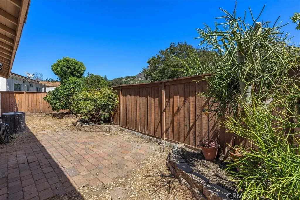 https://cdn.realtyfeed.com/cdn/127/307068040/9a4104e77b4cf66c2efe61246d262bd3.webp