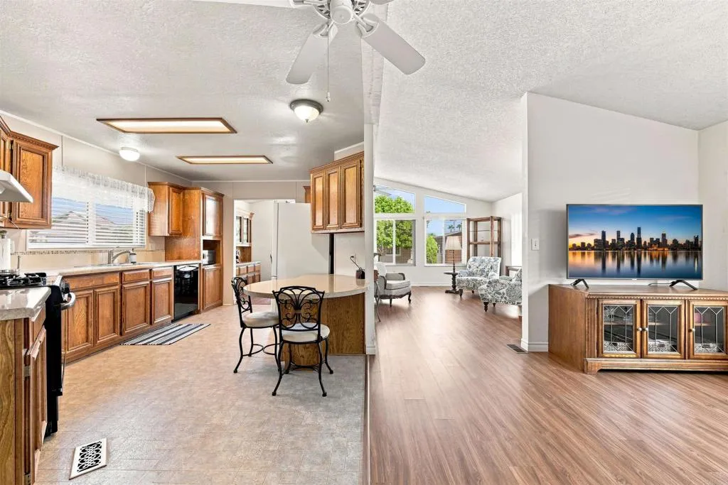 https://cdn.realtyfeed.com/cdn/127/307068050/3f3e37d325784cf3b612ff2db1c54d64.webp
