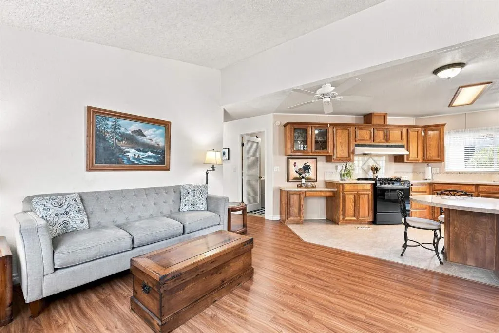 https://cdn.realtyfeed.com/cdn/127/307068050/582a3b30989d0a100feb76b1a74c2049.webp