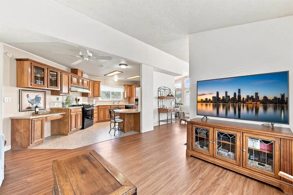 https://cdn.realtyfeed.com/cdn/127/307068050/77dc21bda8ad3966d431829e200ad3a0.webp