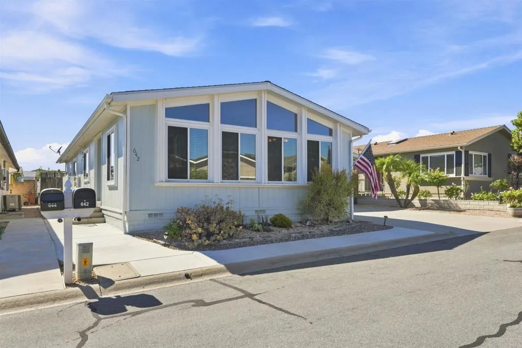 642 Via Costa Rica, Vista, CA 92081 - Photo 2 of 46, Vista, CA