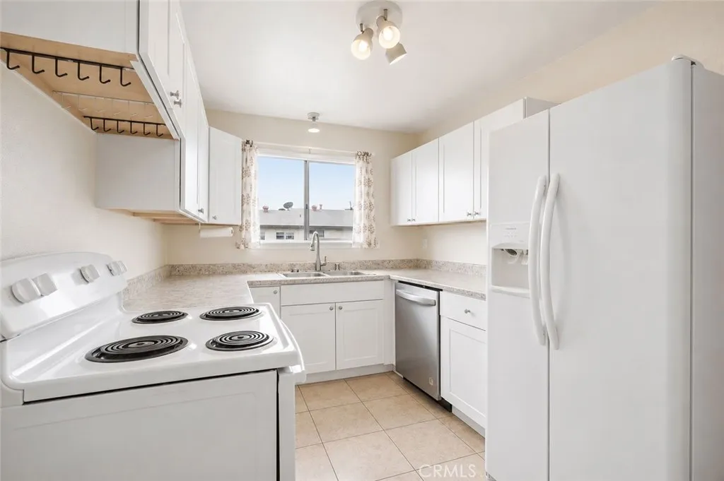 https://cdn.realtyfeed.com/cdn/127/307068061/8fe581d6caa415570fb6f537e10825d9.webp