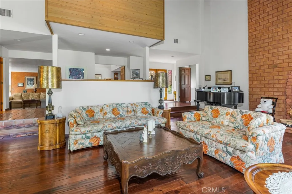 https://cdn.realtyfeed.com/cdn/127/307068097/55d8138d0a93bd73074a89289d7f9c65.webp