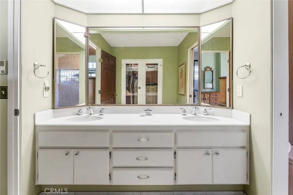 https://cdn.realtyfeed.com/cdn/127/307068097/a8da15b0dd206fafd46bf32c325d3410.webp