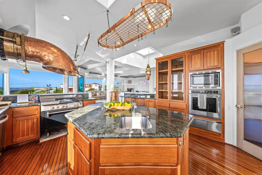 https://cdn.realtyfeed.com/cdn/127/307068106/7991410c2b76ea7de3bed5d21dd414ce.webp