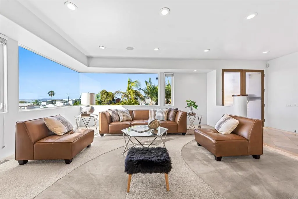 https://cdn.realtyfeed.com/cdn/127/307068106/8127cb583236f37f2f9227ba82499bdc.webp