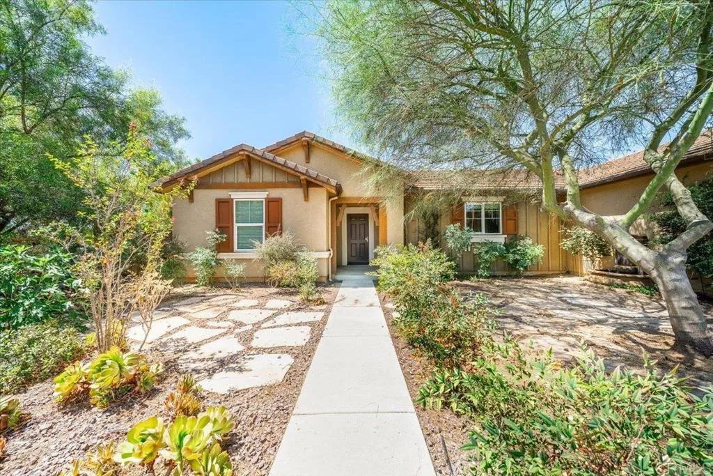 352 Tom Mcguinness Jr Circle, Fallbrook, CA 92028 - Main photo, Fallbrook, CA