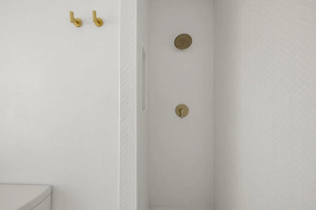 https://cdn.realtyfeed.com/cdn/127/307068129/680c5093eb8e4710345a1d477b42b6e3.webp