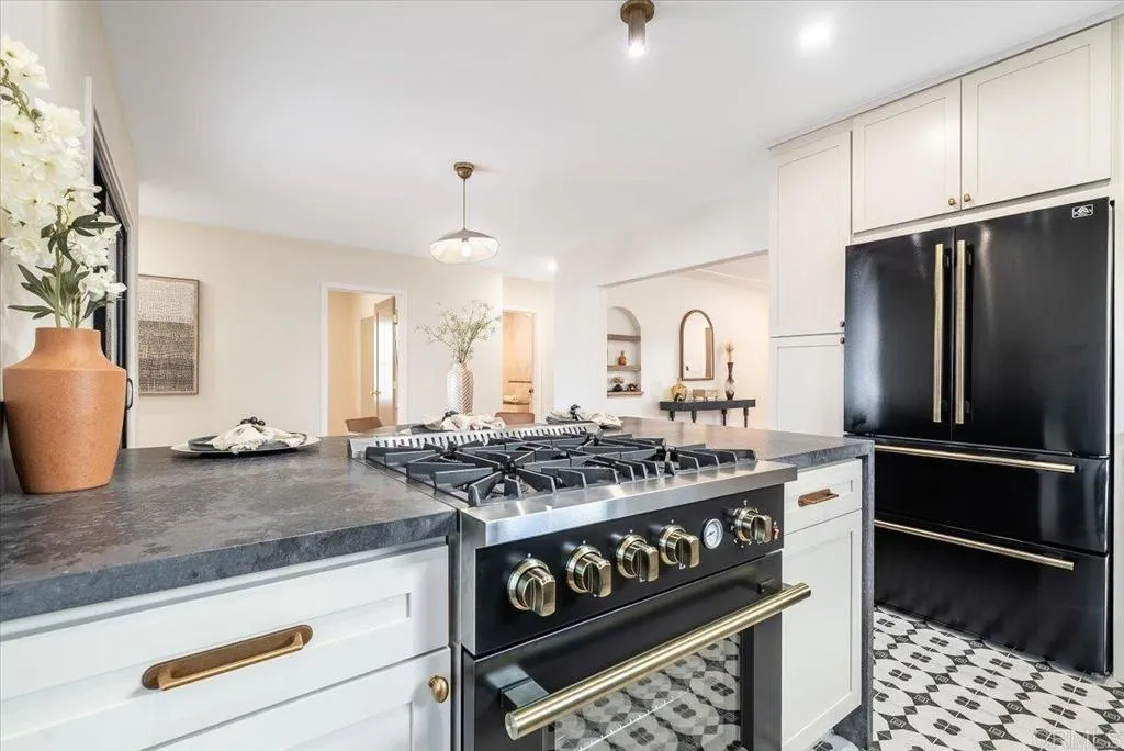 https://cdn.realtyfeed.com/cdn/127/307068158/1e169912f5221f903ad26cdb90f09b90.webp