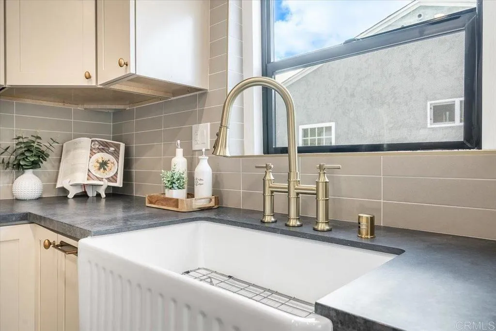 https://cdn.realtyfeed.com/cdn/127/307068158/497de617c0ab6fd1d0d72f17f0adbe8b.webp