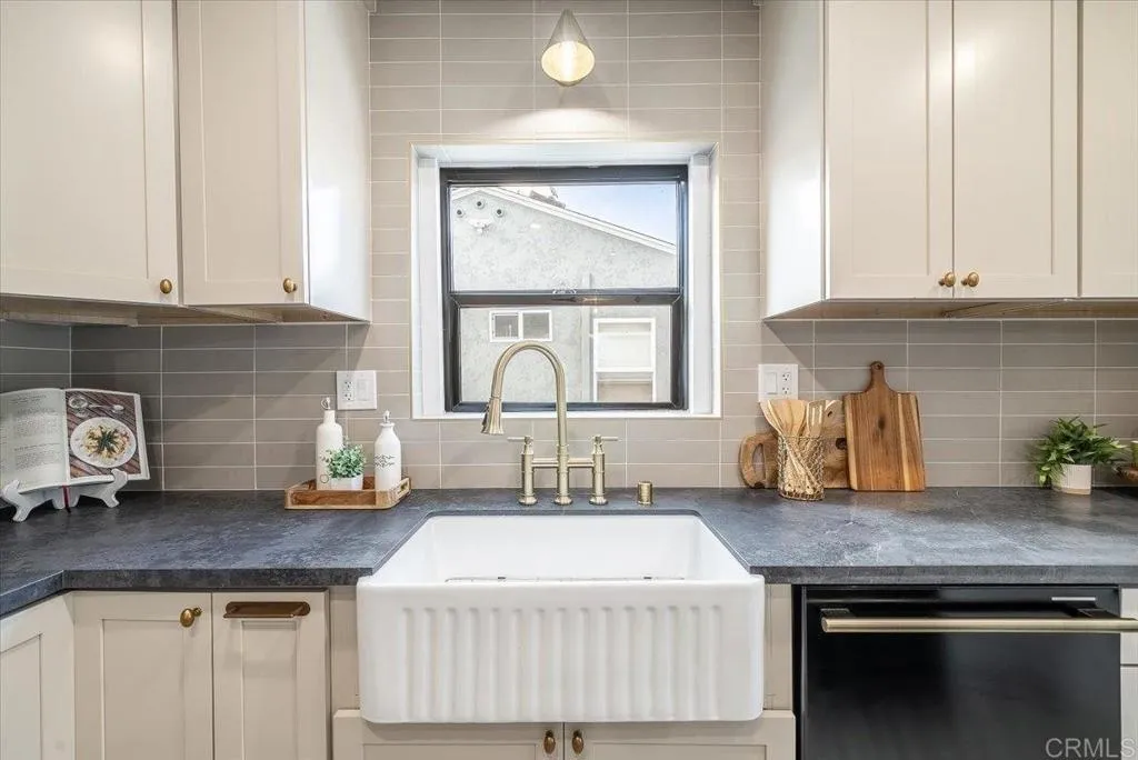 https://cdn.realtyfeed.com/cdn/127/307068158/e999cb4ffa55dadbc849c6e44e4fa7ad.webp