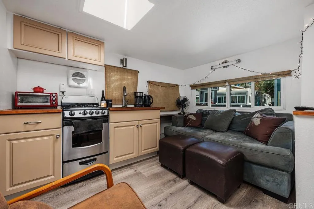 https://cdn.realtyfeed.com/cdn/127/307068207/00502b77d85719a0854c6ce686124afb.webp
