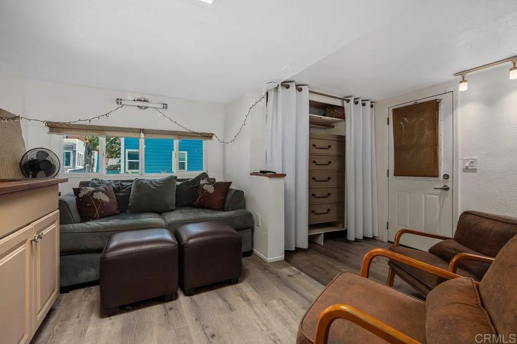 https://cdn.realtyfeed.com/cdn/127/307068207/af0ef9bf0705ff278aa5e67b4921875f.webp