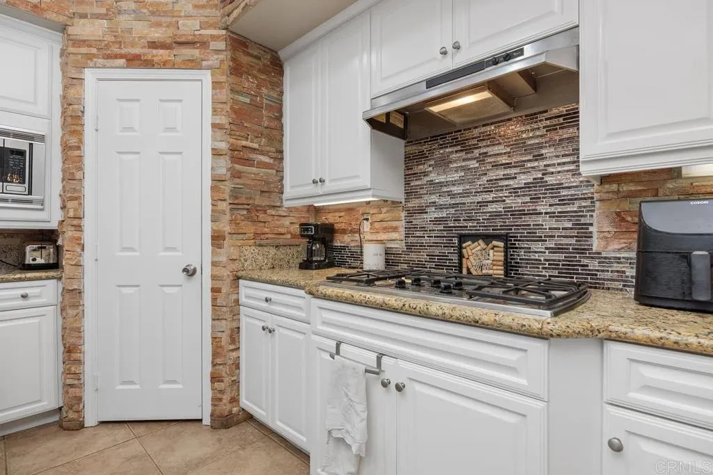 https://cdn.realtyfeed.com/cdn/127/307068237/0b29bdac52129dd88c12b7bcfc6f87a8.webp