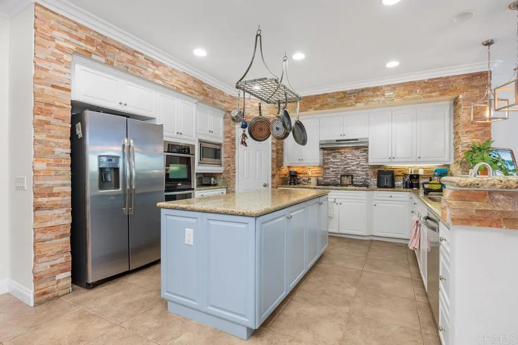 https://cdn.realtyfeed.com/cdn/127/307068237/685dc1851c0a83bfd82e82a2ff7323c3.webp