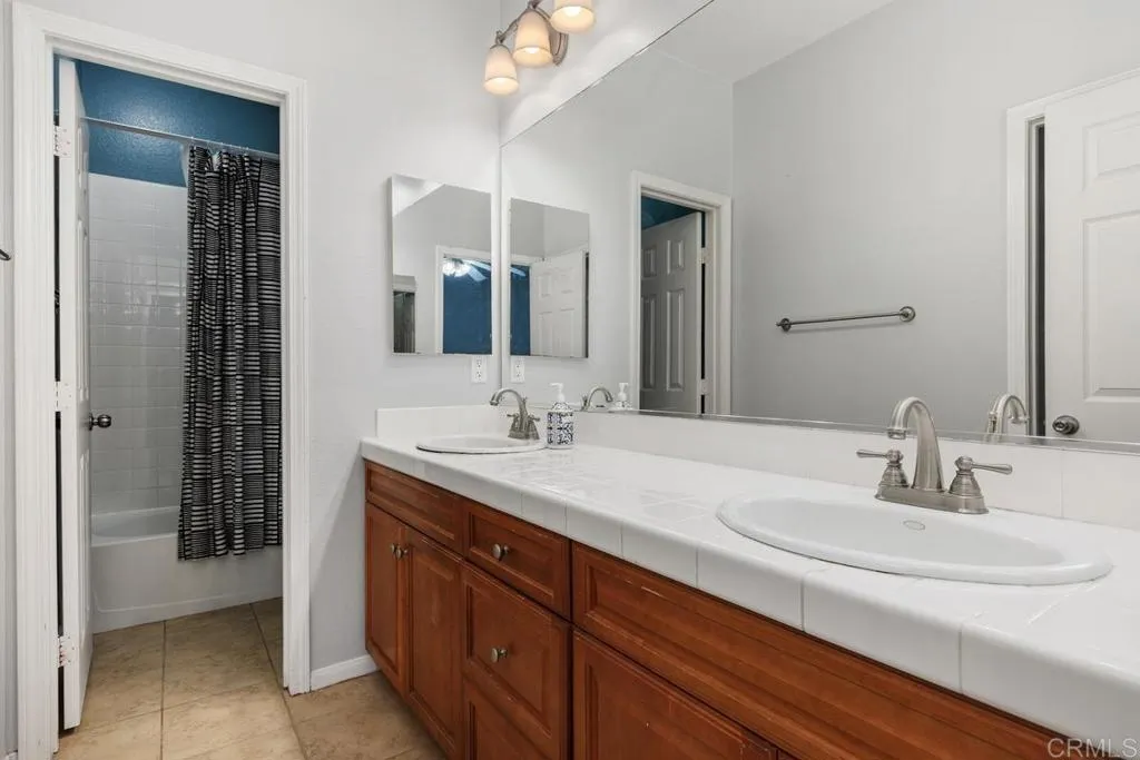 https://cdn.realtyfeed.com/cdn/127/307068237/900642f33ba93ab42d6bc99fee20fd9b.webp