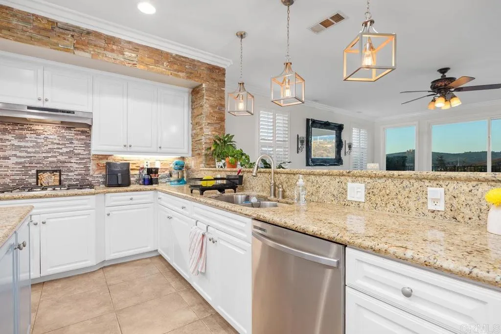 https://cdn.realtyfeed.com/cdn/127/307068237/dd8b2a65d7c4197588ed93d12a53069e.webp