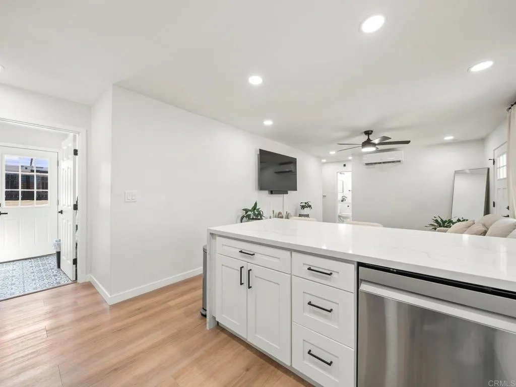 https://cdn.realtyfeed.com/cdn/127/307068297/cf49f05d92c98933b66239f5f1dc8c01.webp
