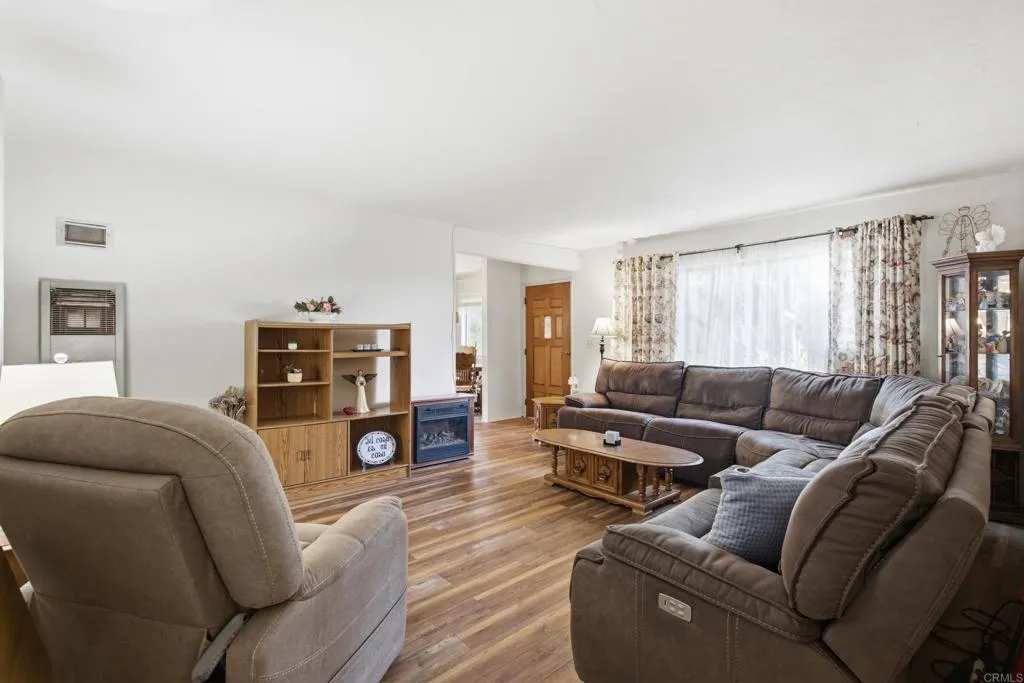 https://cdn.realtyfeed.com/cdn/127/307068301/4acfc39c90470a5e5cc33063e36695b9.webp
