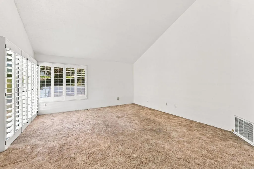 https://cdn.realtyfeed.com/cdn/127/307068347/4c7d9ad6236d7f65239acdd98a95cc83.webp