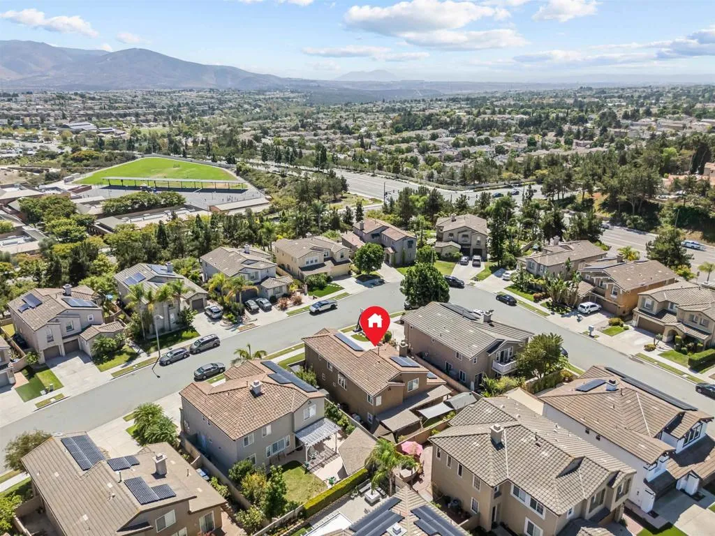 https://cdn.realtyfeed.com/cdn/127/307068385/c355753ec949634f85ee6075a0547cb5.webp