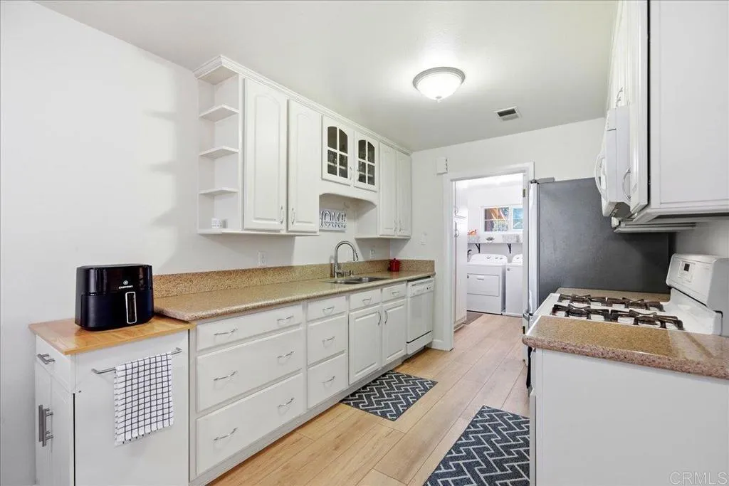 https://cdn.realtyfeed.com/cdn/127/307068442/766ae9cce238d9932b83388af44343c7.webp