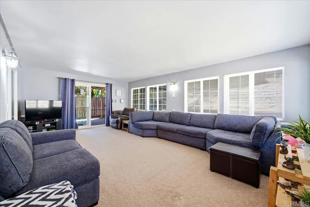 https://cdn.realtyfeed.com/cdn/127/307068442/8740b4d902c210970b9be98f9423f6f5.webp