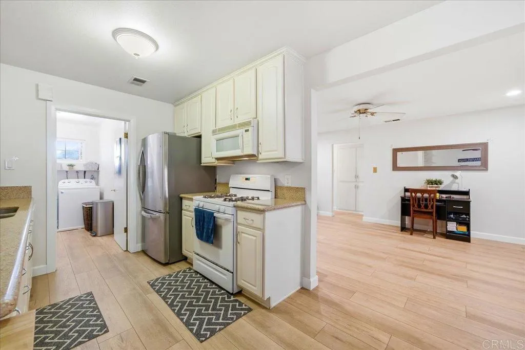 https://cdn.realtyfeed.com/cdn/127/307068442/b40215a3f248a04a0299e16a59e590f7.webp