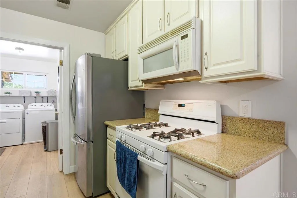 https://cdn.realtyfeed.com/cdn/127/307068442/e5b05f0f077f1e48a9f62bdccf7458fa.webp