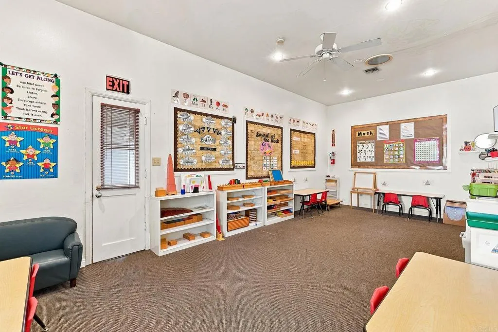 https://cdn.realtyfeed.com/cdn/127/307068445/4c1a9d61142f9cf0cca54e3ebbedcee4.webp