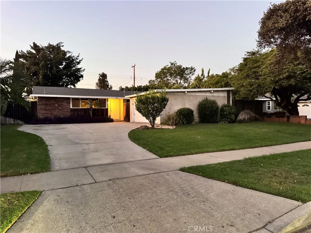2605 E Santa Fe