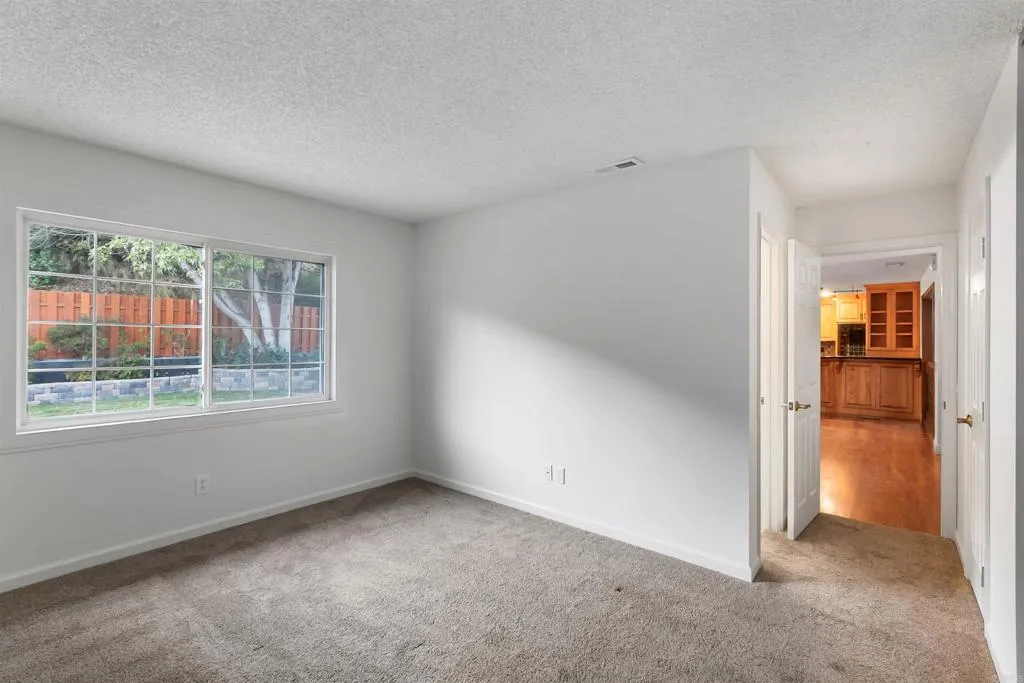 https://cdn.realtyfeed.com/cdn/127/307068607/80cf9f6be74aef314e02d489d65e254b.webp