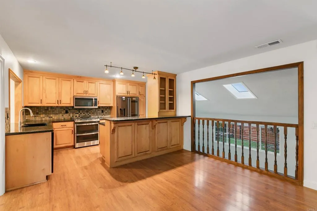 https://cdn.realtyfeed.com/cdn/127/307068607/8f423d070cd5554078ae76c918acf469.webp