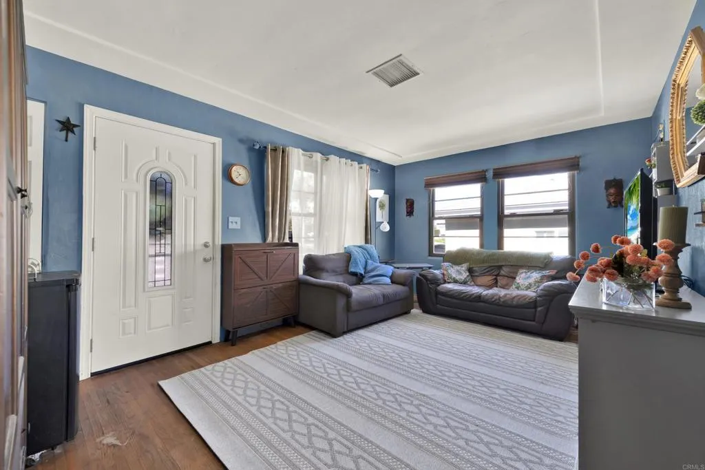 https://cdn.realtyfeed.com/cdn/127/307068623/f811dd80a4a094c2917a71e2b2161f90.webp