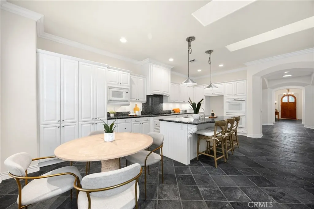 https://cdn.realtyfeed.com/cdn/127/307068633/11fabf25a817f53f358c8472b815a1f0.webp