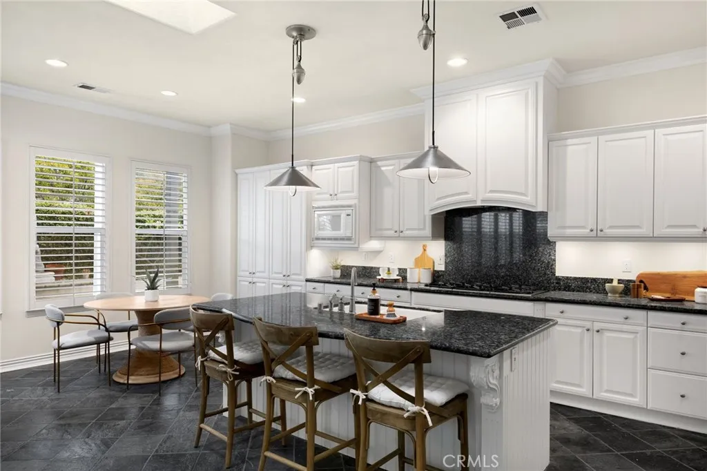 https://cdn.realtyfeed.com/cdn/127/307068633/884065962b0000e9b38e57613e1a84dd.webp