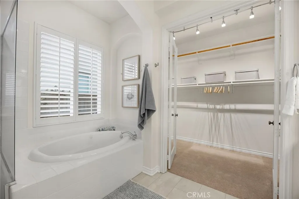 https://cdn.realtyfeed.com/cdn/127/307068633/a3bfb3b272f39ba87e9c167f99a18a95.webp