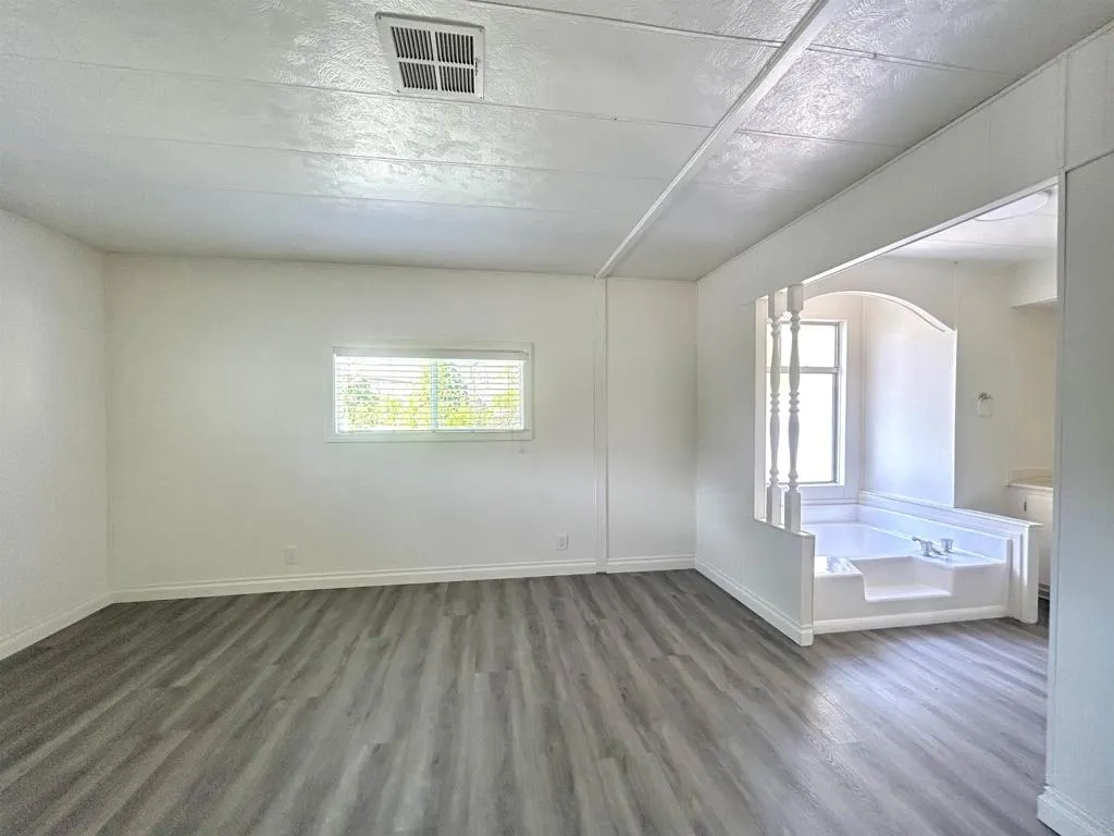 https://cdn.realtyfeed.com/cdn/127/307068651/d442e474e012a0529f6892070b8ff4f5.webp