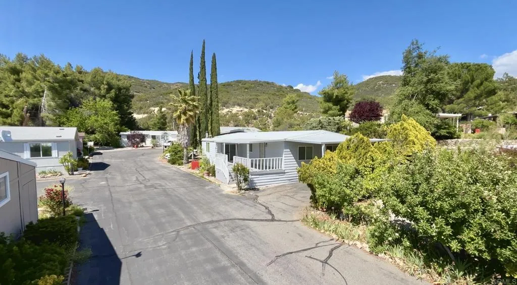 https://cdn.realtyfeed.com/cdn/127/307068651/fa2e10f5daf4c53e9d6e6c727e2c89b1.webp