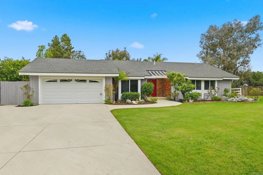 745 Blackhawk Cir, Vista, CA 92081 - Main photo, Vista, CA