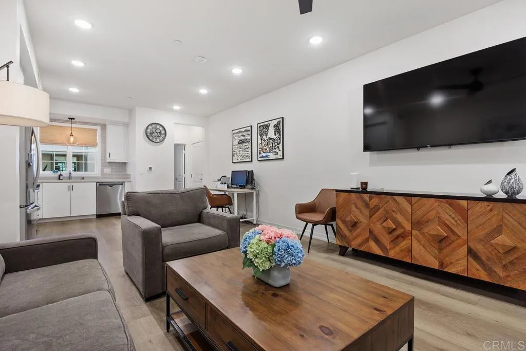 https://cdn.realtyfeed.com/cdn/127/307068696/19643f11f1ffd66f8b686464111223a7.webp