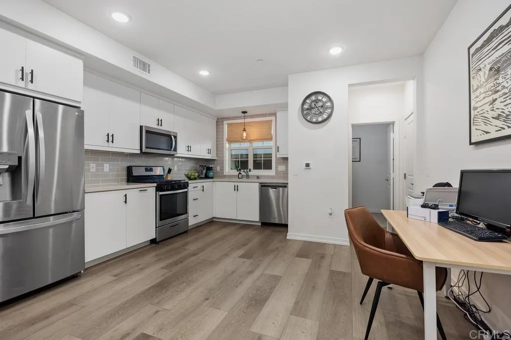 https://cdn.realtyfeed.com/cdn/127/307068696/7b3f43b04a881e9be414eb9bdfa335c1.webp