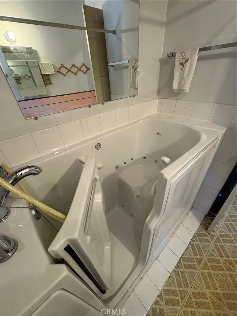 https://cdn.realtyfeed.com/cdn/127/307068765/6b9818ea8fa9d20ab0d282b0ad617c74.webp