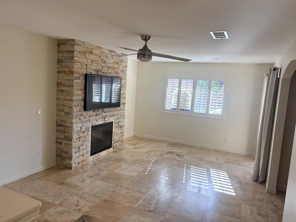 2352 Altisma Way Unit 9, Carlsbad, CA 92009 - Photo 5 of 14, Carlsbad, CA