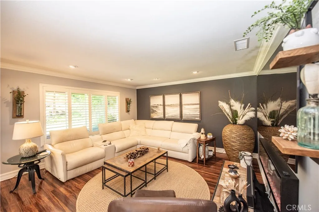 https://cdn.realtyfeed.com/cdn/127/307069031/70bc885d6f211eb209a55f2abda78b56.webp
