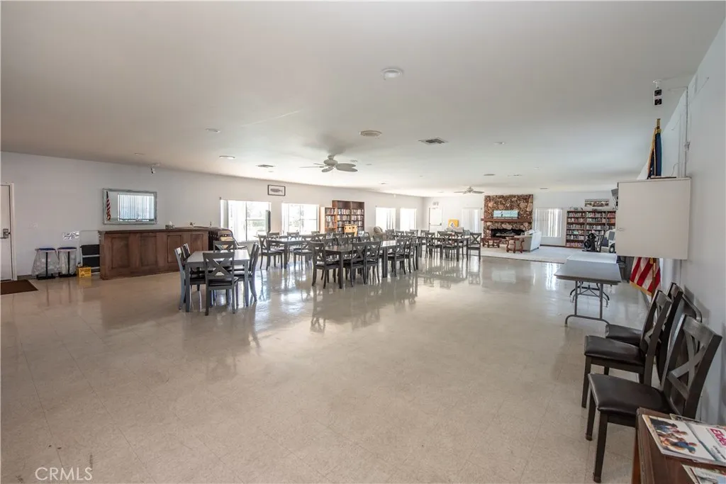 https://cdn.realtyfeed.com/cdn/127/307069031/c8a9d23d9e934213af7e6461427dc999.webp